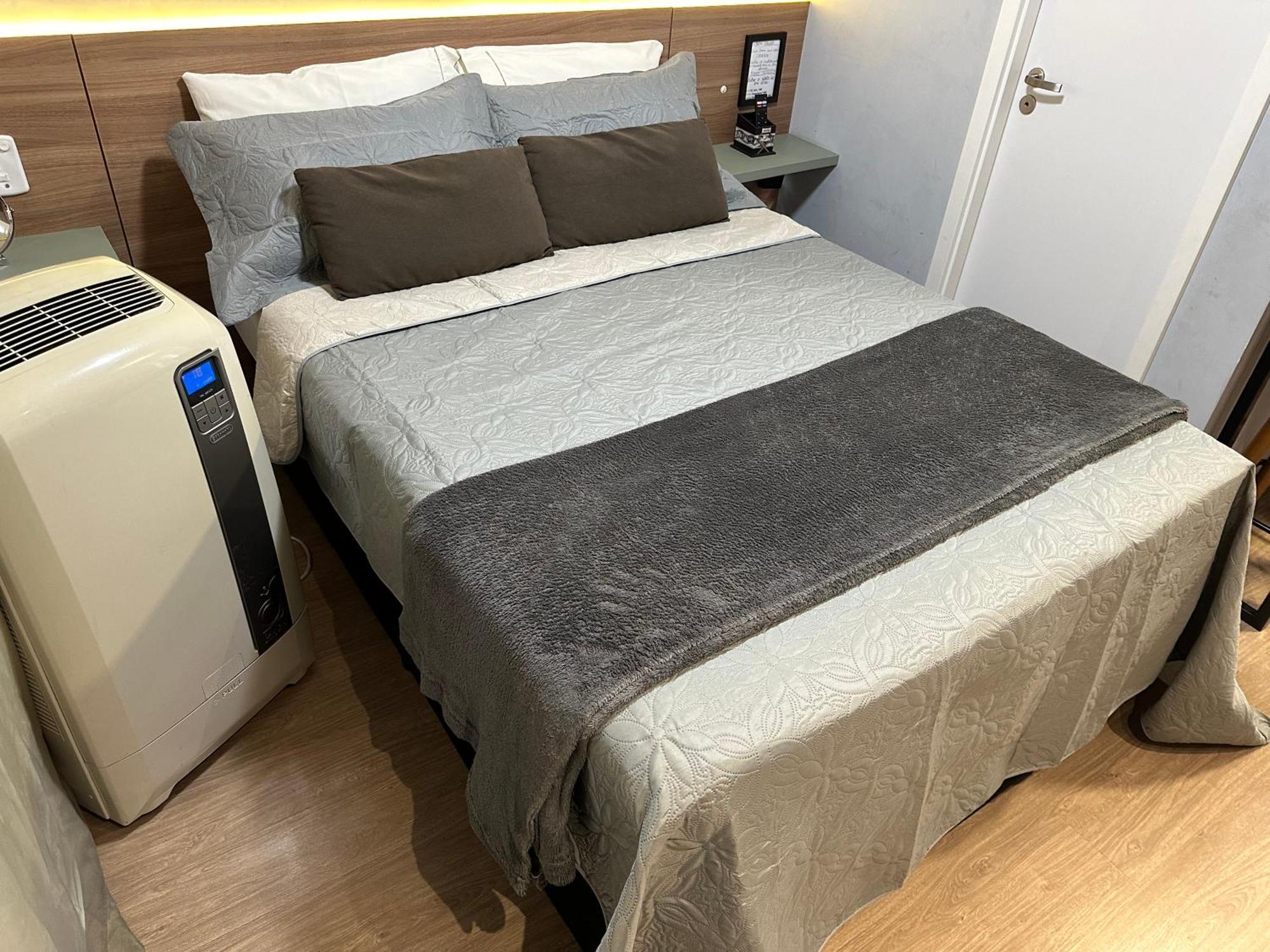 Apartamento Paris Prox Metro Bras Feirinha Madrugada Templo Salomao *